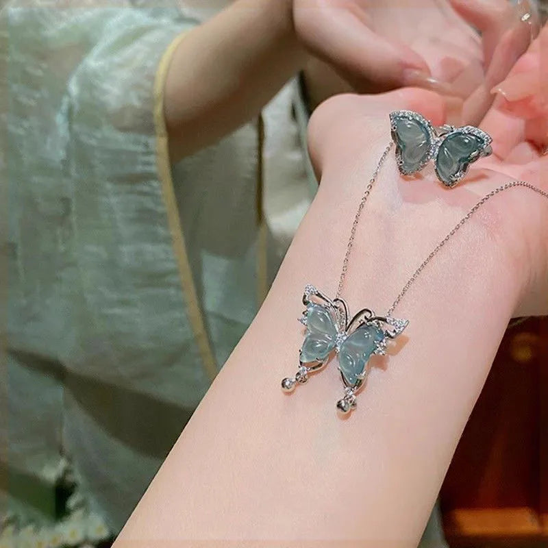 Ice Crystal Butterfly Necklace – Elegant Clavicle Chain