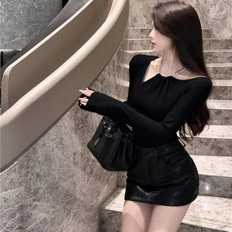 Women's Elegant Off-Shoulder Black Long Sleeve Top with Chain Neck Detail – Chic Slim Fit Fashion Blouse"