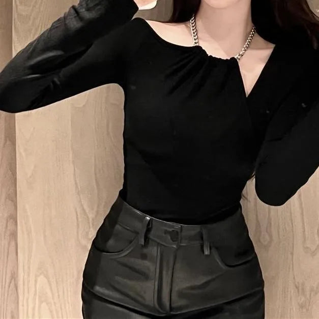 Women's Elegant Off-Shoulder Black Long Sleeve Top with Chain Neck Detail – Chic Slim Fit Fashion Blouse"