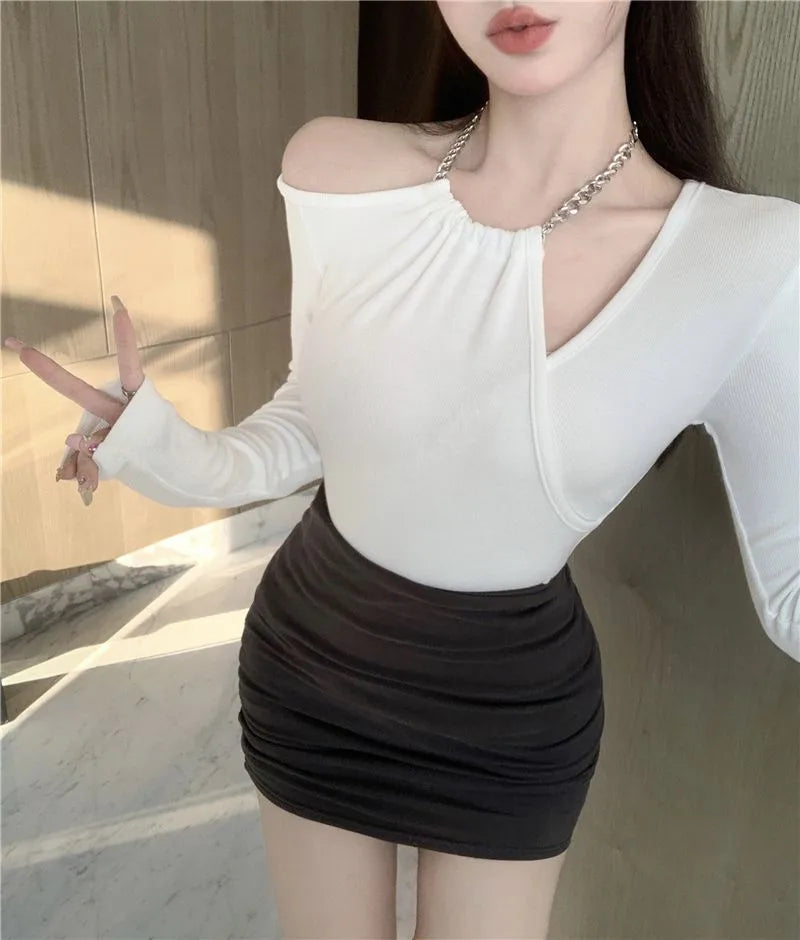 Women's Elegant Off-Shoulder Black Long Sleeve Top with Chain Neck Detail – Chic Slim Fit Fashion Blouse"