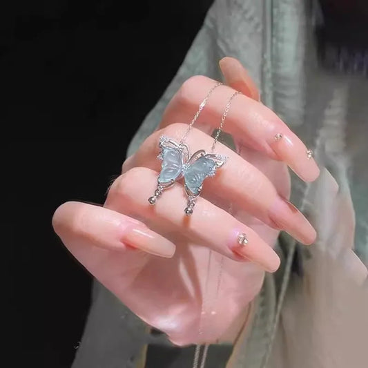 Ice Crystal Butterfly Necklace – Elegant Clavicle Chain