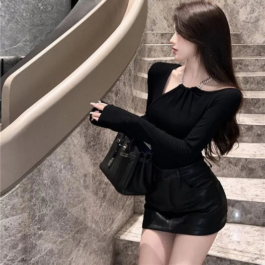 Women's Elegant Off-Shoulder Black Long Sleeve Top with Chain Neck Detail – Chic Slim Fit Fashion Blouse"
